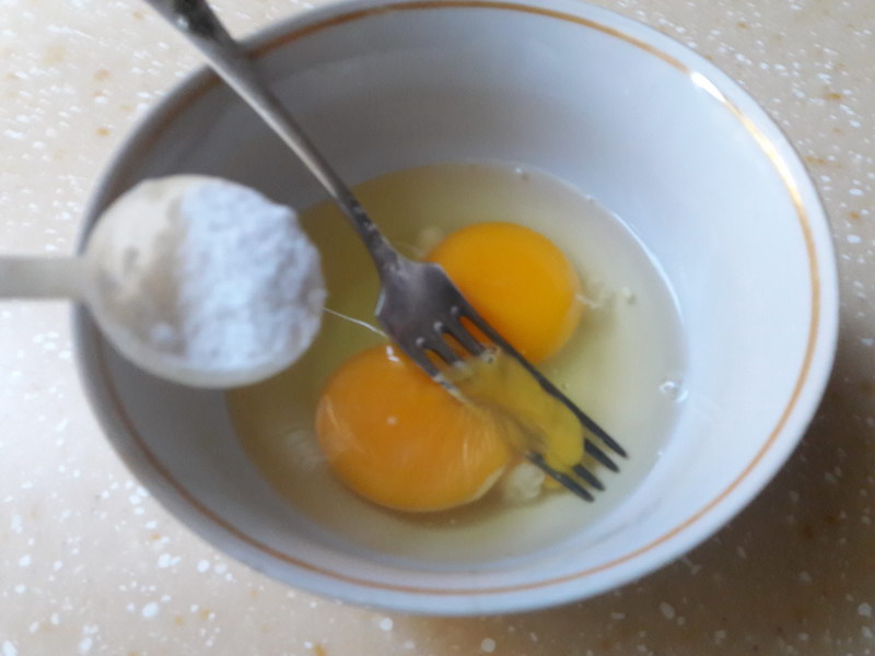 Разбиваем яйца