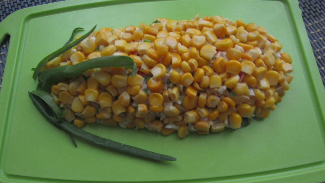 Праздничный салат «Кукуруза» из простых продуктов