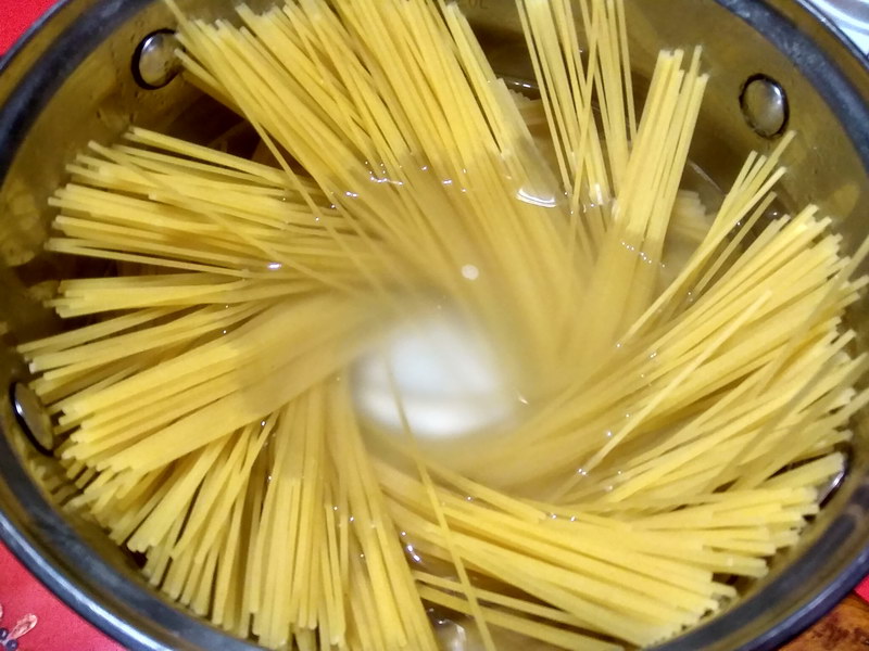 Сварить спагетти