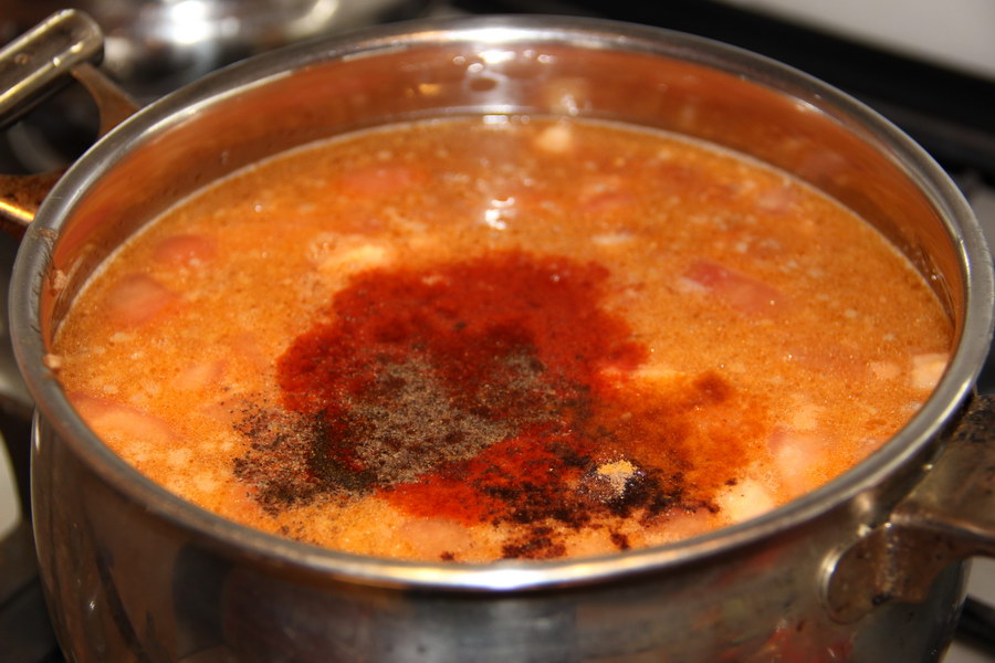 Мексиканский суп «Чили с мясом» - непривычный фасолевый суп, с ноткой чили и ароматом шоколада