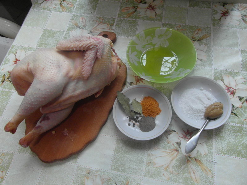 Сочная курица с хрустящей корочкой, запеченная на банке в духовке