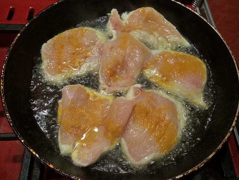 Рецепт отличной «намазывалки» к завтраку - паштет из обжаренного куриного филе