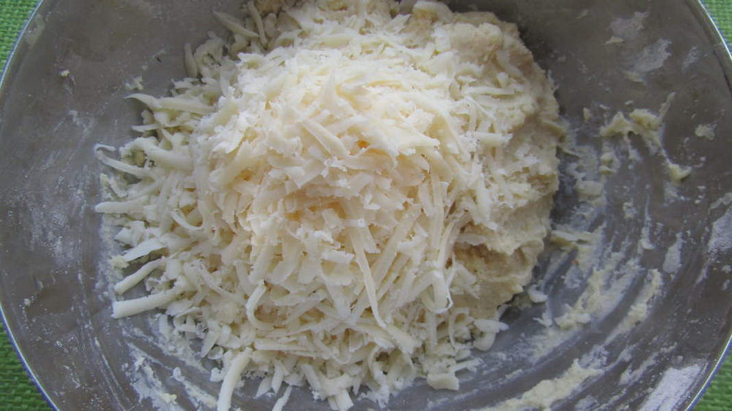 Грузинской лепёшки «Чвиштари» с сыром из кукурузной муки