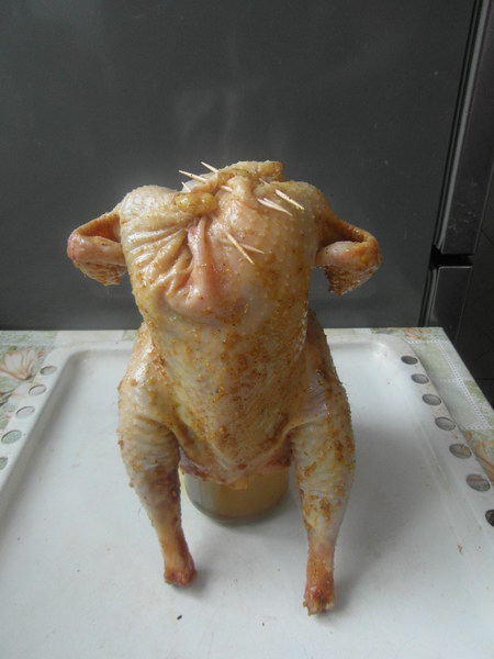 Сочная курица с хрустящей корочкой, запеченная на банке в духовке
