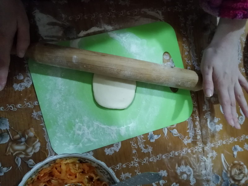 Бабушкины пирожки с капустой на сковороде