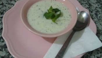 Турецкий суп из йогурта – тот случай, когда хочется молочного супа из детства