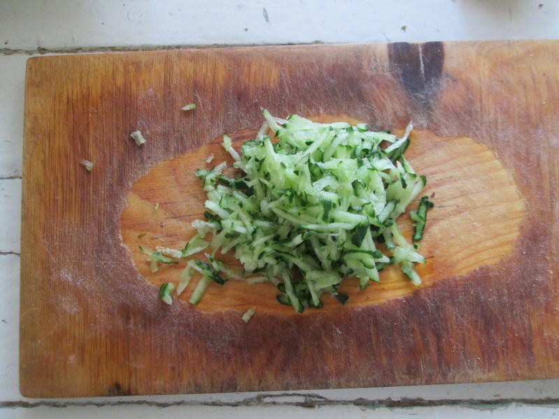 Весенний салат из шпрот. Свежий салат, где каждый ингредиент идеально подходит