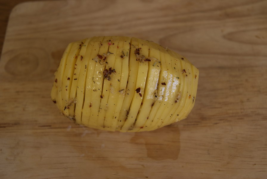 «Картошка-гармошка» - излюбленный гарнир на каждое застолье в нашей семье