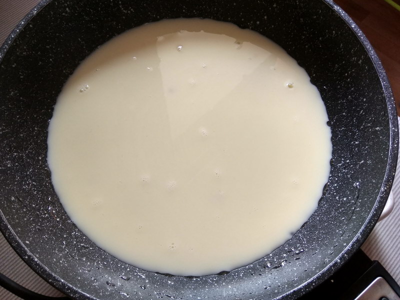 Готовлю омлет, как настоящий кулинарный шедевр, понадобятся яйца и молоко