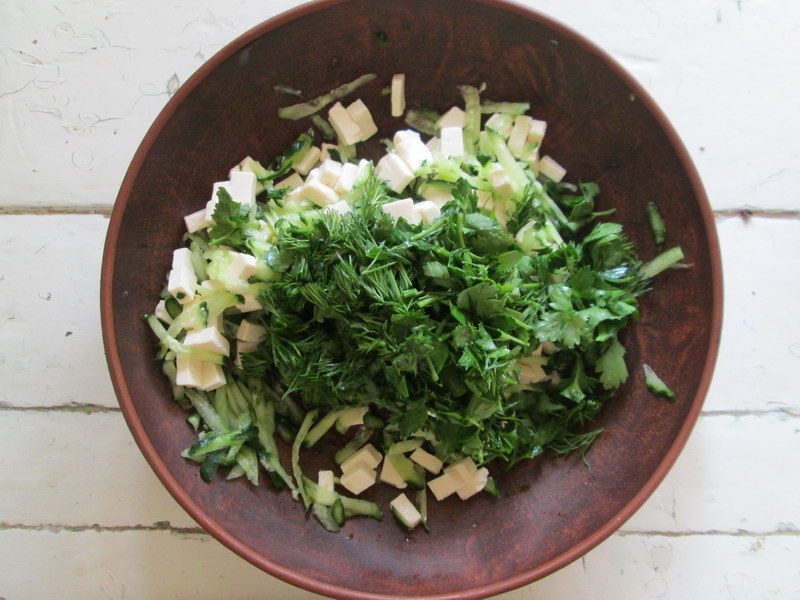 Весенний салат из шпрот. Свежий салат, где каждый ингредиент идеально подходит