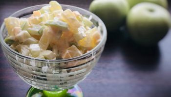 Настоящий клад для диеты «Салат с сельдереем и фруктами»