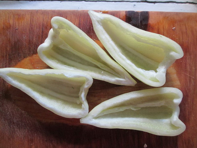 Абсолютно диетический «Зелёный салат с желудочками» в порционной подаче
