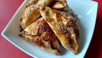 Самса с курицей — рецепт сочных и воздушных азиатских пирожков