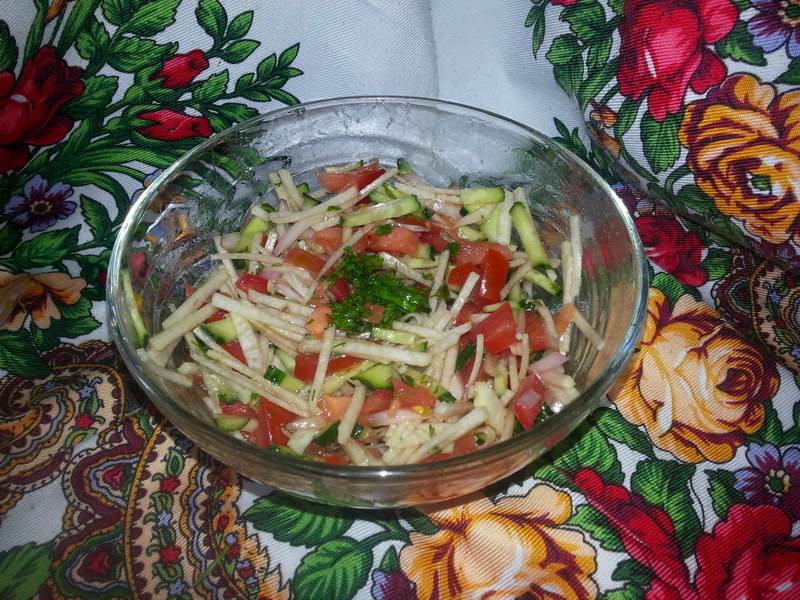 Сочный «Андалузский салат» из дайкона на каждый день