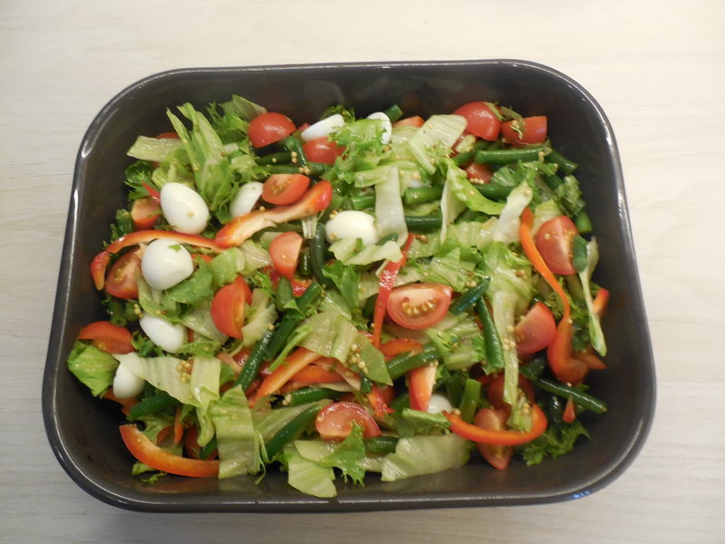 Был повод. Приготовила салат «Нисуаз» - всё просто, но дорого и изысканно, и действительно вкусно. Делюсь рецептом