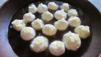 Разгулла – оригинальный индийский десерт, а дети прозвали всё это конфетами
