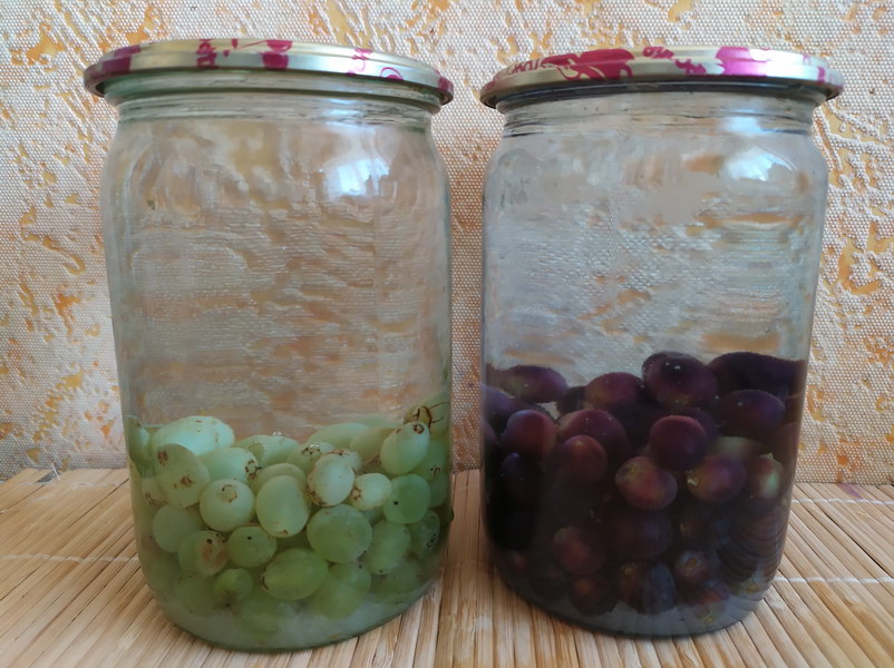 Компот из винограда без стерилизации (получается гораздо вкуснее, фрукты не вывариваются, а настаиваются в сиропе)