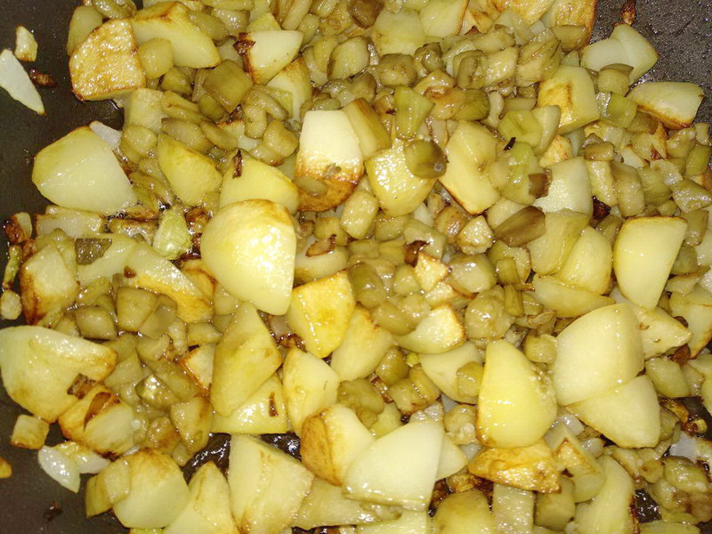 Жареный картофель с баклажанами - от маслят не отличить!