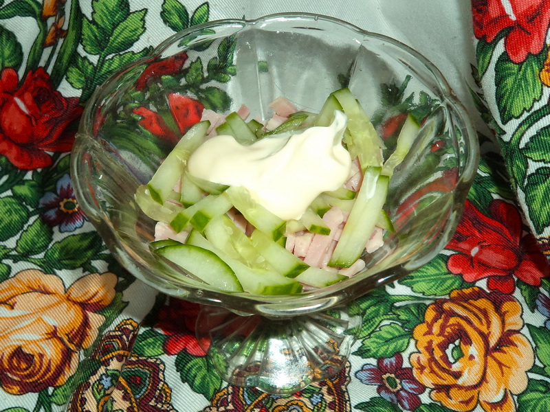 Делаю простой, но вкусный салат-коктейль с ветчиной и овощами