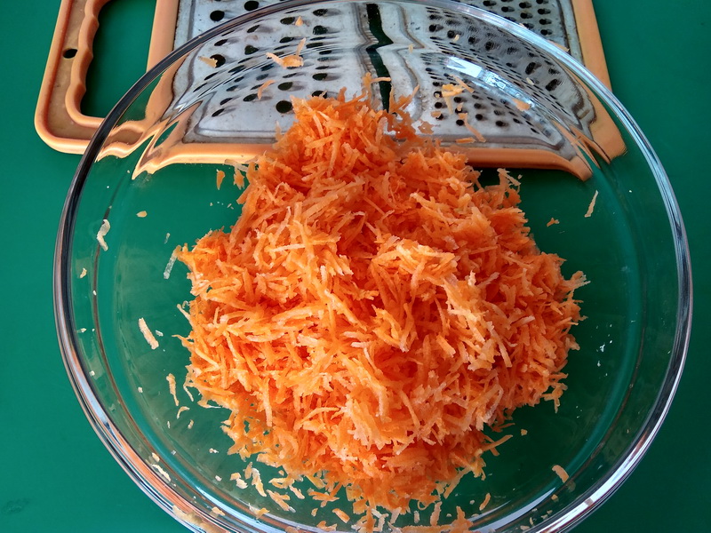 Капустно-морковные котлеты. Рецепт совершенно простой, а вкус превзошёл мои ожидания, уж точно не хуже мясных