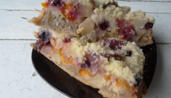 Рецепт чудного пирога «Штрейзель» — сладко-кисленькая начинка и хрустящая крошка сверху