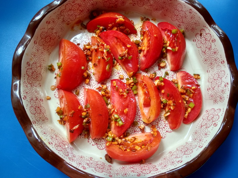 Салат с вялеными помидорами и грибами - моя новинка к застолью Вяленые помидоры делаю сама из свежих за 2 часа в духовке