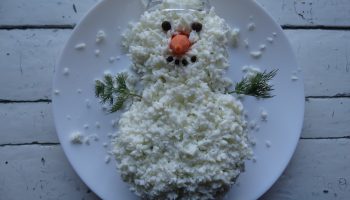Зимний салат Снеговик — на самом деле внутри может быть любой, но мой – мясной, как любит муж