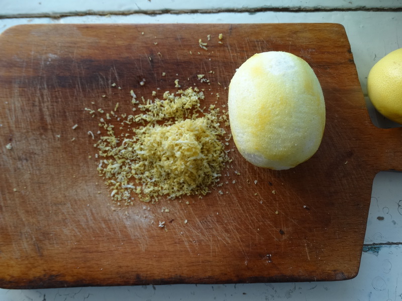Лимонный пирог - на все 100%. Потрясающе вкусная начинка и абсолютно идеальное тесто