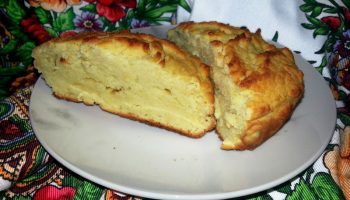 Творожный пирог на двух видах муки: пшеничной и кукурузной