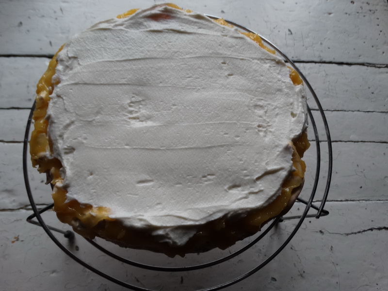 Торт «Павлова с курдом» - потрясающий десерт на контрасте вкусов. И главное: и белки и желтки пригодились