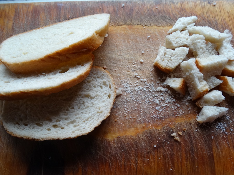 Вкусная выпечка на замену обычной шарлотке - из обычного хлеба. Без муки и теста