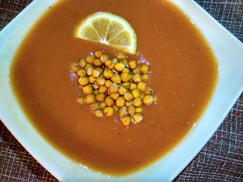 Томатный суп с картофелем – настоящая находка в пост из средиземноморской кухни