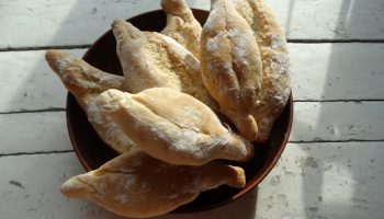 Чириолы — рецепт пышного римского хлеба и без запаха дрожжей (опара на диких дрожжах)