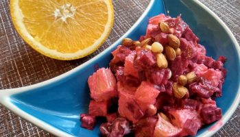 Свекольный салат с апельсином и финиками — сочетание продуктов отменное (без яиц и майонеза)