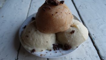 Простой, но особенный десерт «Мороженое с халвой из манки» — (мороженое — просто гарнир к особой халве)