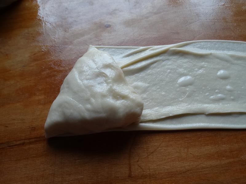 Как я без особых хлопот делаю тонюсенькое тесто и готовлю из него универсальные пирожки «Плацинды» (похожи на слойки)