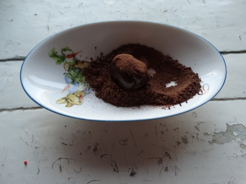Бразильский десерт Бригадейро (из сгущенки и какао) – рецепт и продукты простые, а на вкус словно дорогие конфеты