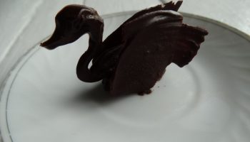 Готовлю из шоколада декор для тортов: расскажу и покажу, как творить из подручных средств