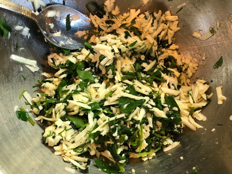 Пышные хачапури на кефире (гениальные грузинские лепёшки, готовлю по-летнему со шпинатом)