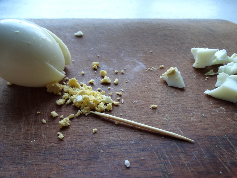 Закуска «Белые тюльпаны» - был повод приготовила фаршированные яйца по-новому. Результат очень порадовал
