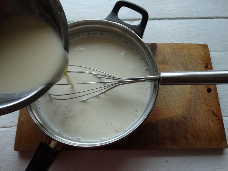 Рецепт «Творожный Наполеон» - простой и бюджетный (хрустящие коржи на твороге, а крем на молоке, сахара и масла минимум)
