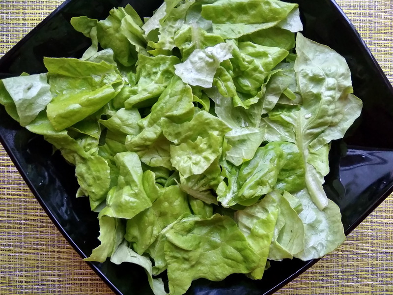 Салат «Цезарь» — завсегдатый салат в кафе и ресторанах, а я готовлю сама и наслаждаюсь