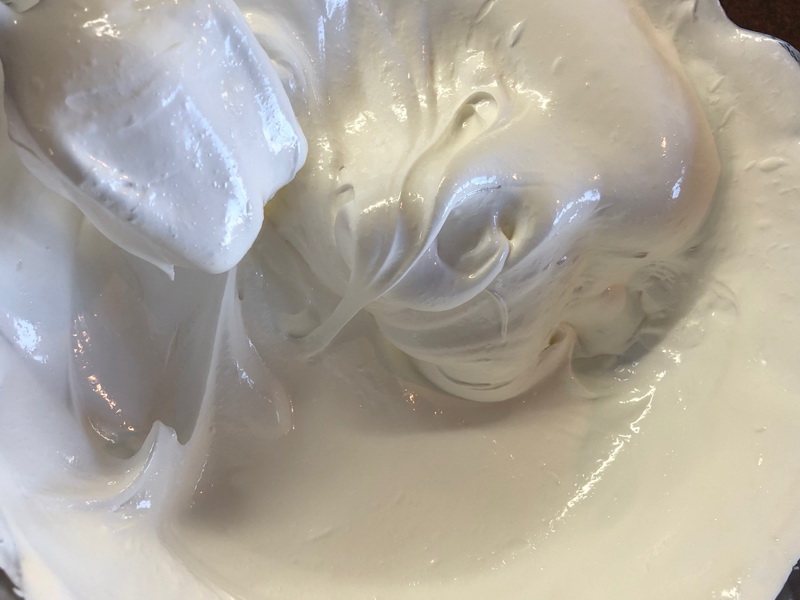 Воздушный десерт на белках – безумная вкуснятина без особых усилий