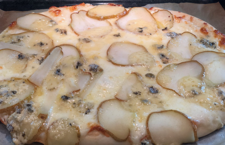С грушей и сыром - мой любимейший рецепт пиццы: обожаю с первого кусочка