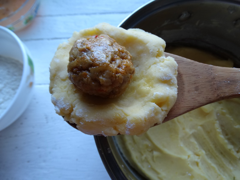 «Бразильские котлетки» — рецепт, потрясающий. Мелкая зажарка из курочки и овощей в картофеле - идеально вкусно и ново