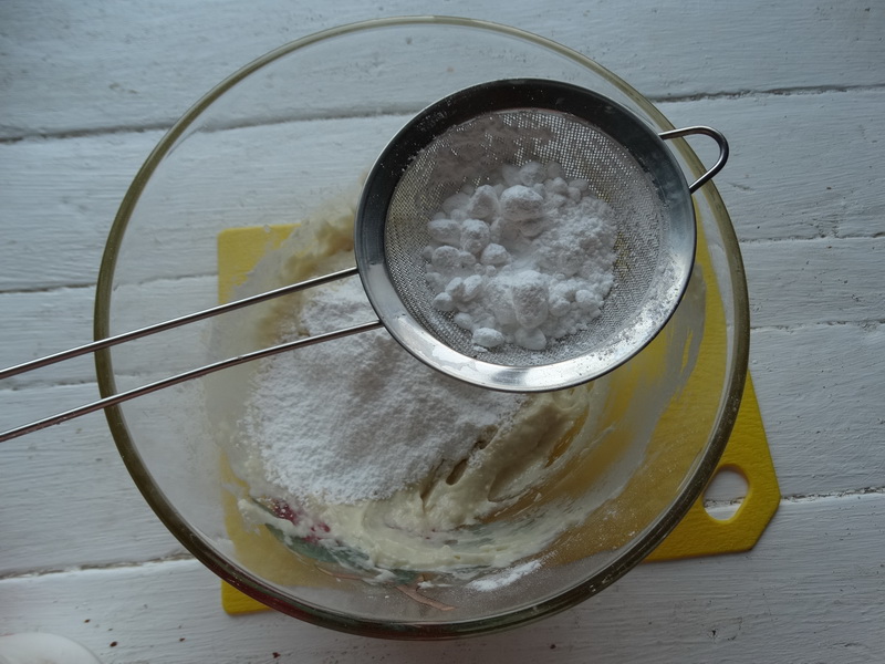 Всего из 4 ингредиентов готовлю тонкий хрустящий рожок для мороженного на обычной сковороде