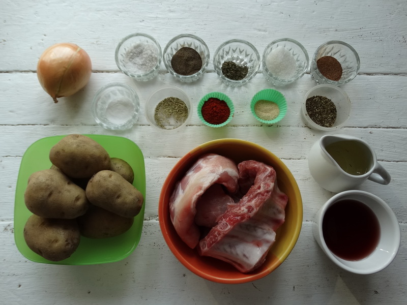 «Рёбрышки в картошке» - готовлю так для мужа: мясо получается нежнейшее, а картофель пропитывается жиром и маринадам