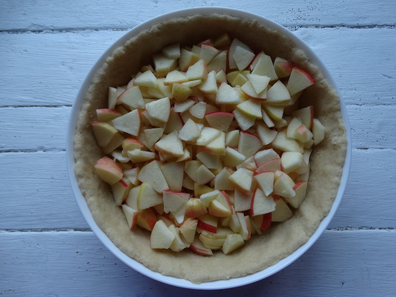 Нежнейший пирог без заморочек из яблок и сметаны (по-моему ещё проще, чем шарлотка)